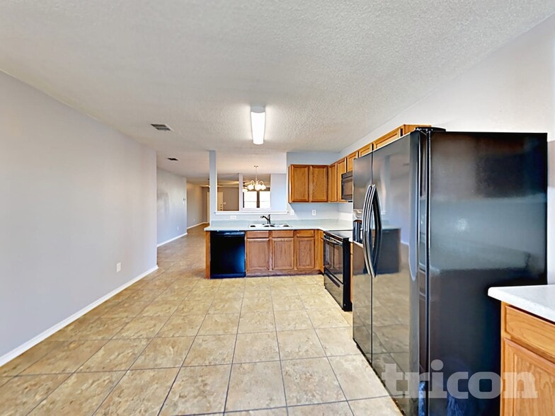 Building Photo - 2147 Edgewood Dr