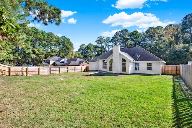 Building Photo - Available NOW