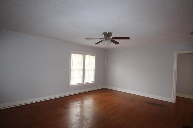 Building Photo - 132 Rowland Pl