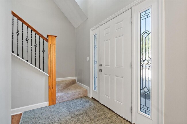 Building Photo - 412 N Village Cir