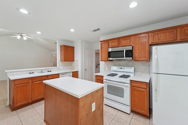 Building Photo - 86 Genesee Ridge Dr