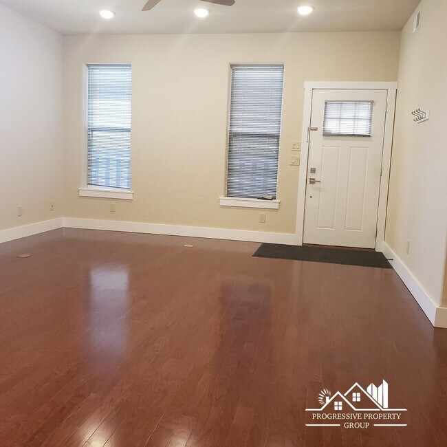 Building Photo - 525 E Kiowa St