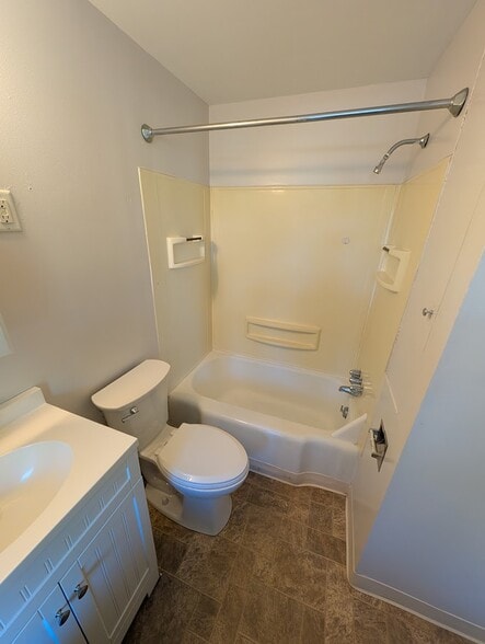 Bathroom - 54 Highland St