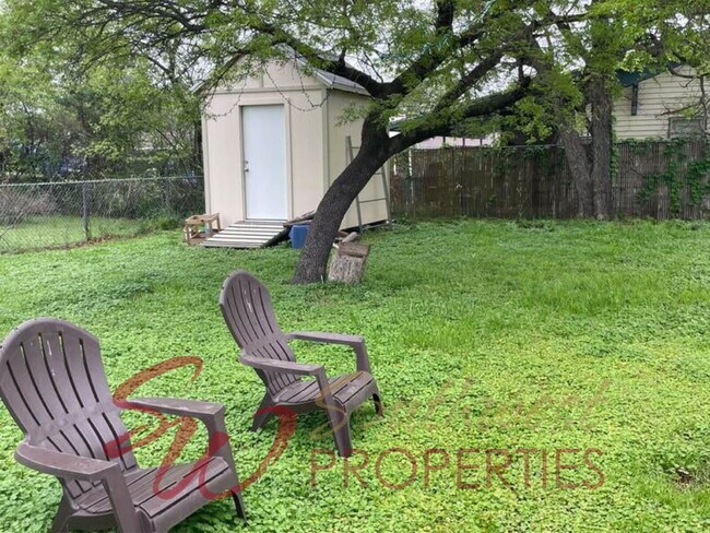 Building Photo - Excellent space with large bedrooms