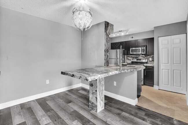 Building Photo - 2820 N Oakland Forest Dr