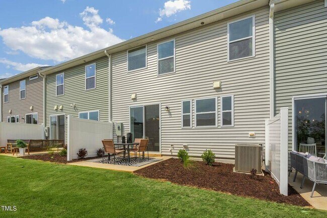 Building Photo - 139 Siebold St