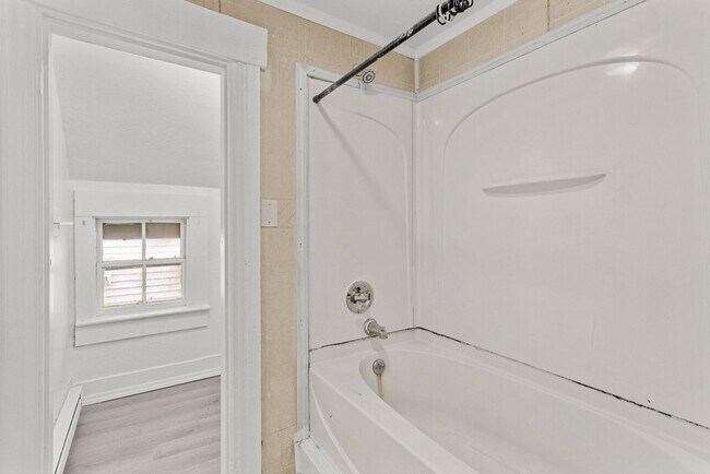 Building Photo - 278 Auburn St