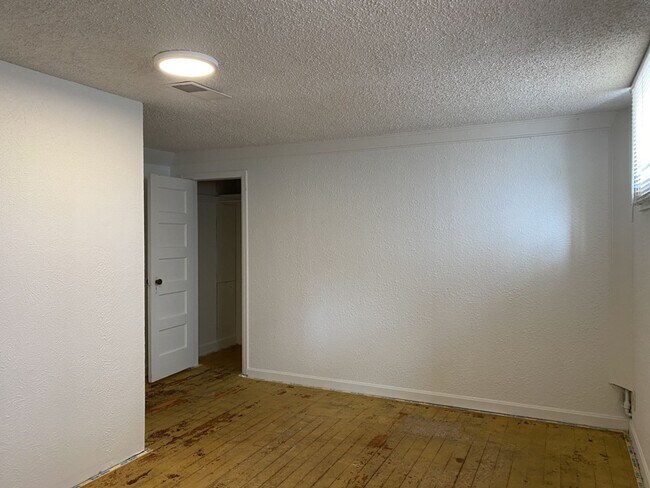 Building Photo - 2 Bed / 2 Bath Home - Close to UNC