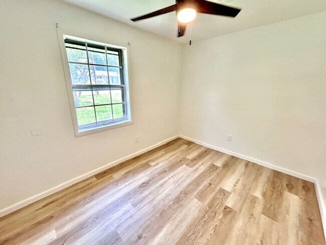 Building Photo - 3215 Delia Ln NW