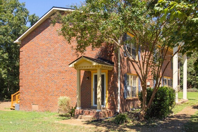 Building Photo - 718 Holder Dr