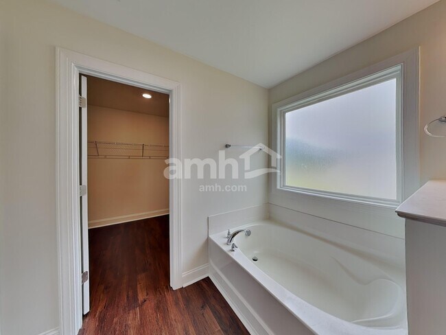 Building Photo - 112 White Ash Ln