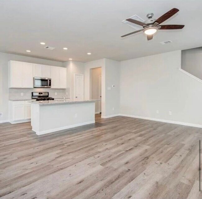 Building Photo - 22106 Regal Heights Ln