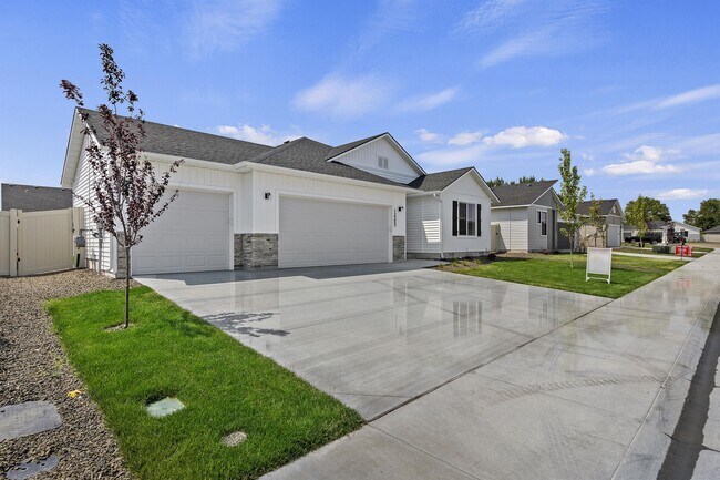 Building Photo - 12383 Genevieve St