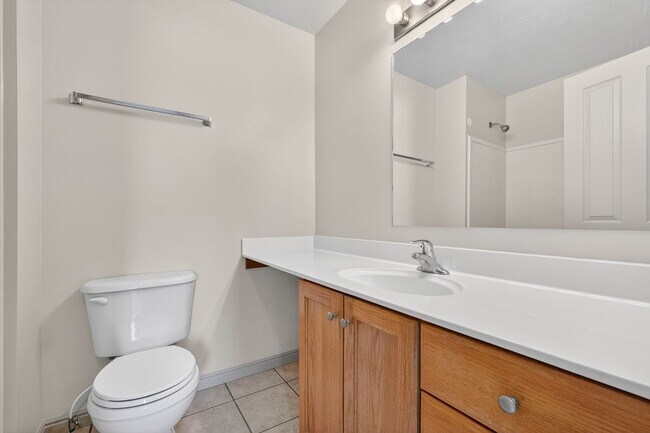 Building Photo - Must-See Apartment in Pheasant Ridge  Pocatello!