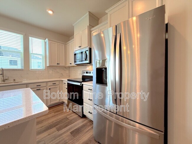 Building Photo - 15622 Little Bluestem St