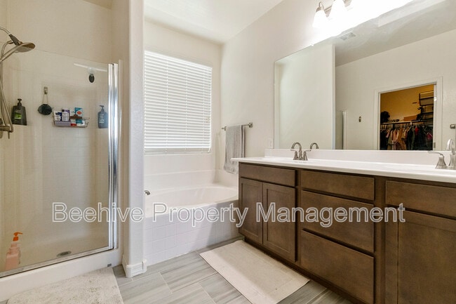 Building Photo - 3829 E Kesler Ln