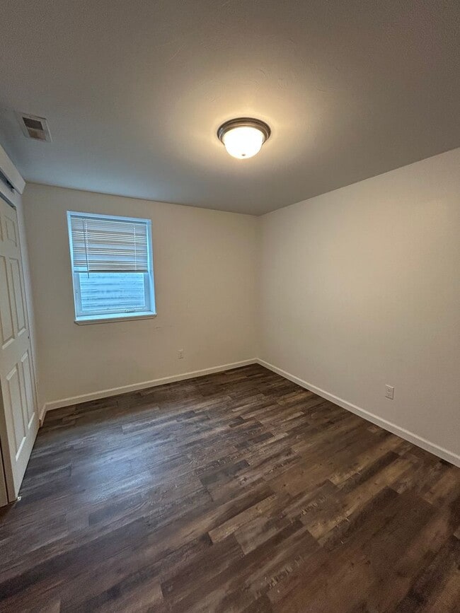 Building Photo - 11 Mullin St