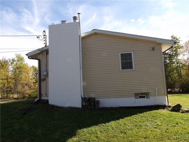 Building Photo - 10332 Transit Rd