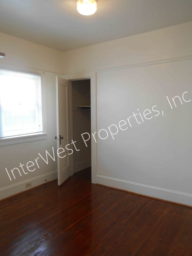Building Photo - 2 Bedroom Home in the Alberta area with To...
