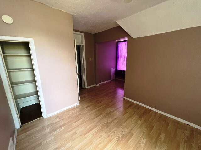Building Photo - 907 S Allin St