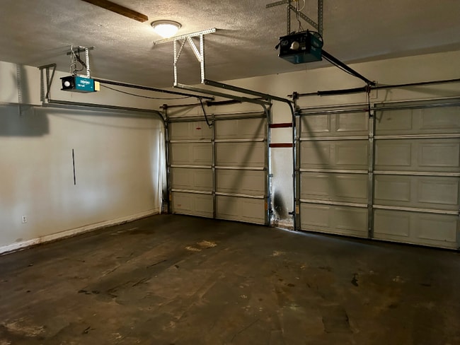 Building Photo - 346 Delia Dr