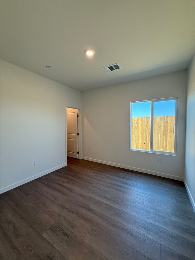 Building Photo - 510 Cobain Ct