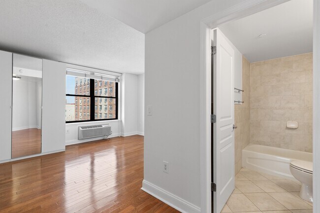 Building Photo - 4301 Park Ave