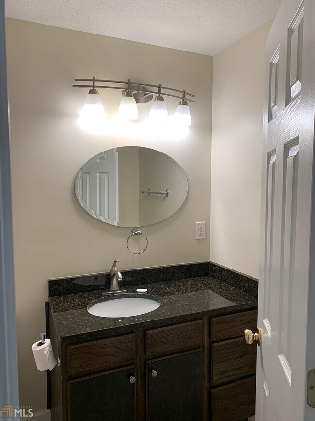 Building Photo - 5640 Raintree Trce