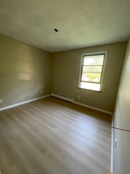Building Photo - 421 Woodburne Dr