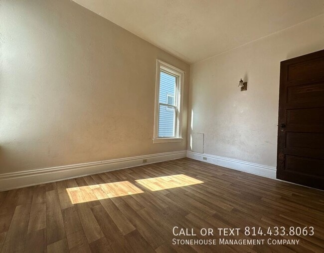 Building Photo - 544 E 24th St