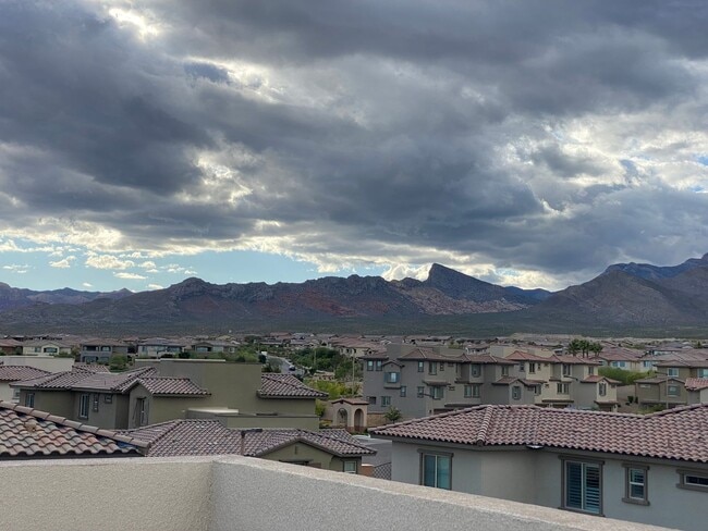 Building Photo - Gorgeous 3Bed/4Bath/2Car, 3-Story Townhome nestled in this beautiful Summerlin West Gated Communi...