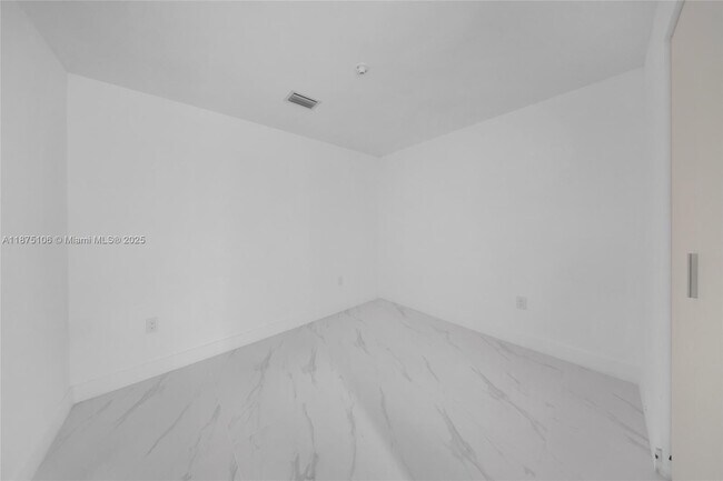 Building Photo - 700 NE 24th St