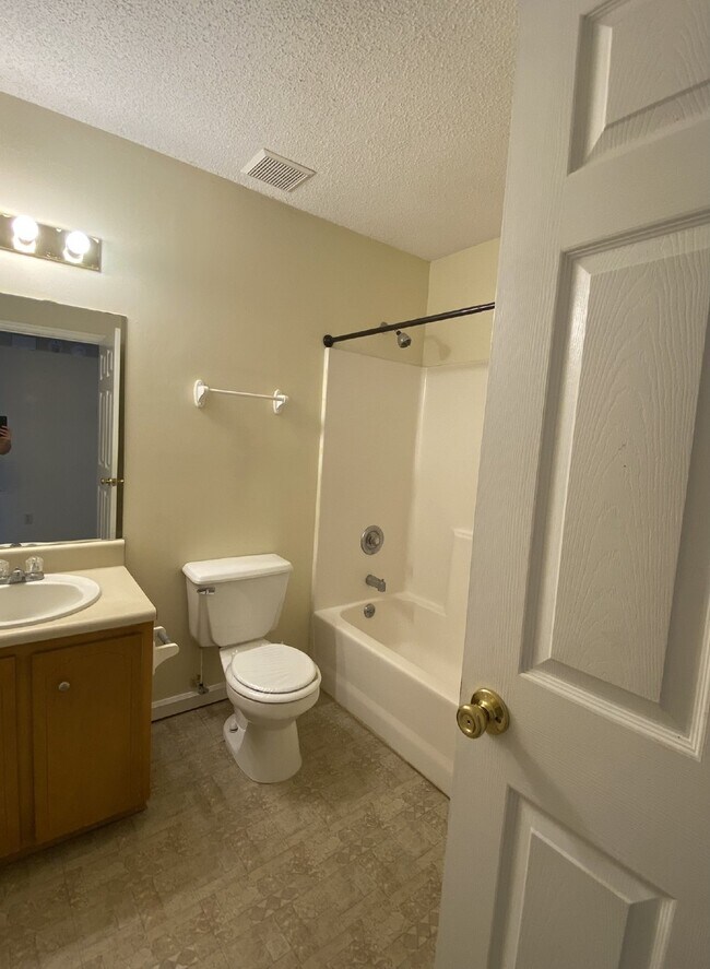 Building Photo - House for Rent