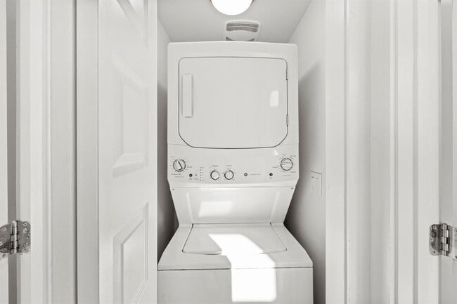 Building Photo - 1904 E 17th St