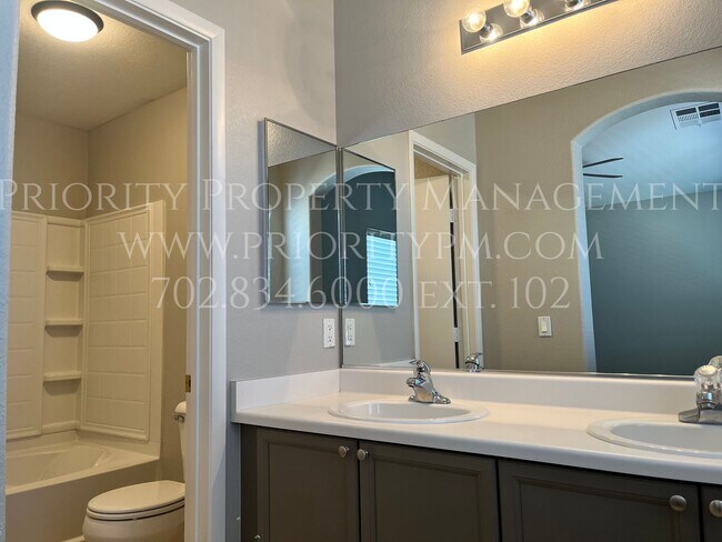 Building Photo - ~IMMACULATE TOWNHOME! Gated Access! 2 Primary Bedrooms! 1 Car Attached Garage! DO NOT MISS THIS!