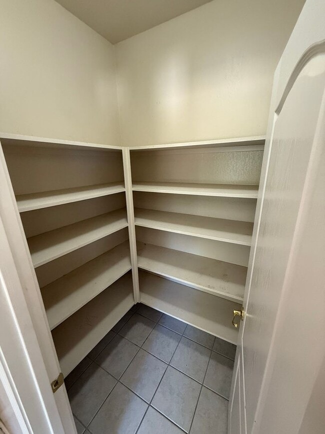 Building Photo - Modern 4-Bedroom Home in Northwest Bakersfield