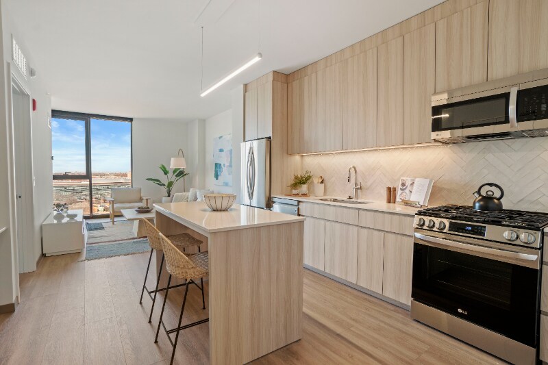 Building Photo - 541 S Damen Ave