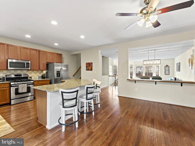 Building Photo - 8873 Royal Doulton Ln