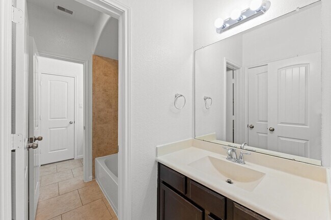Building Photo - 5610 Glenfield Spring Ln