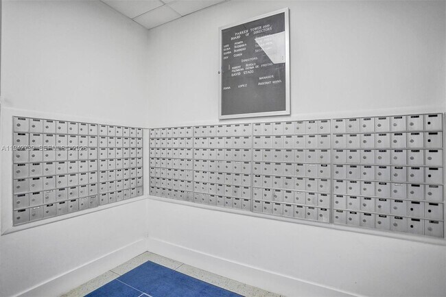 Building Photo - 3140 S Ocean Dr