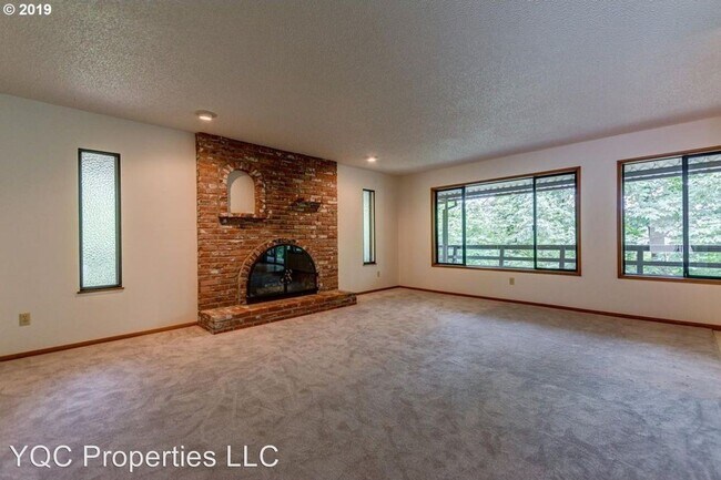 Building Photo - 1504 NE 115th St