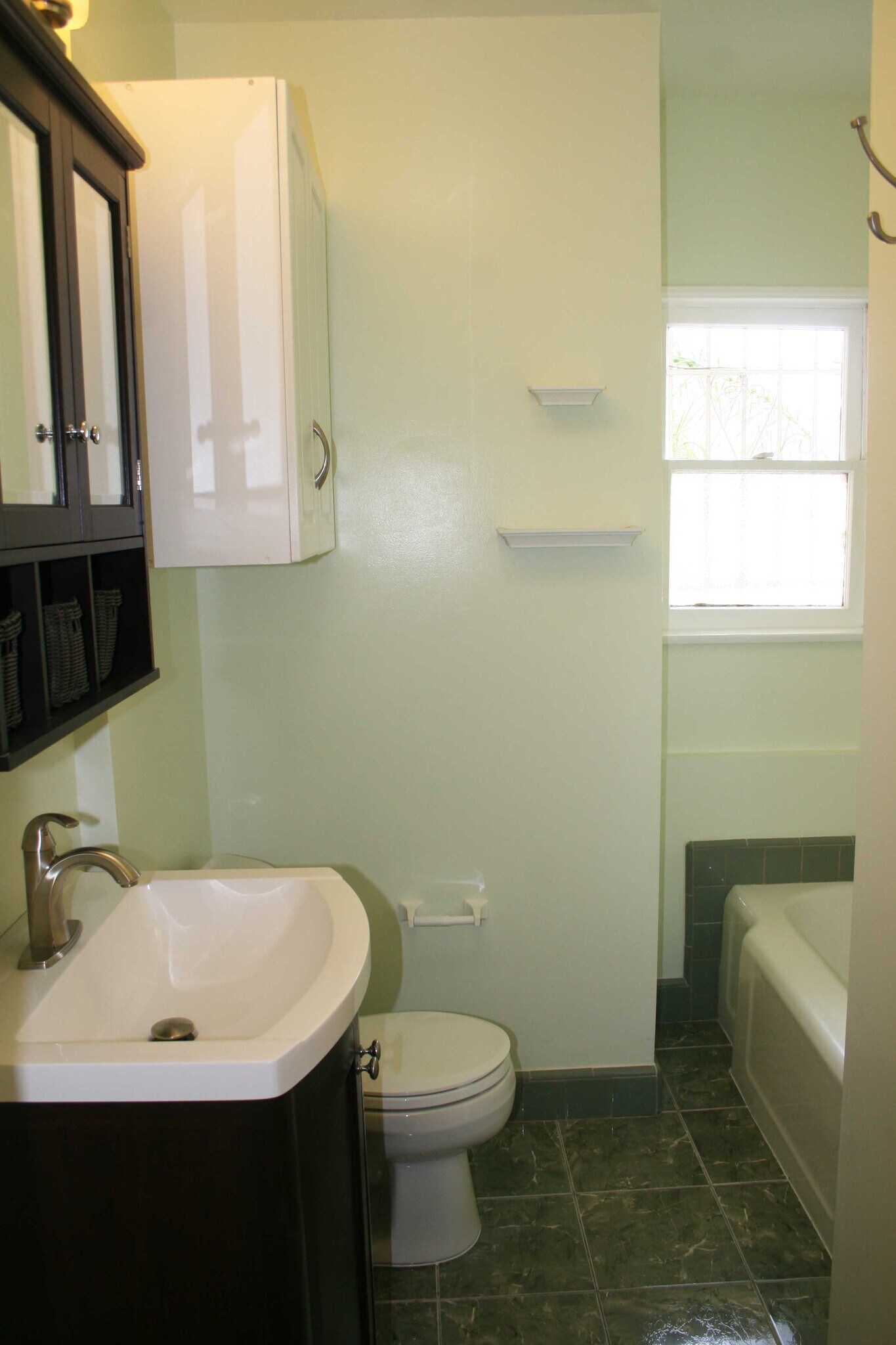 Building Photo - 831 Alandele Ave