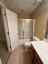 Building Photo - 5182 Glenstone Ct