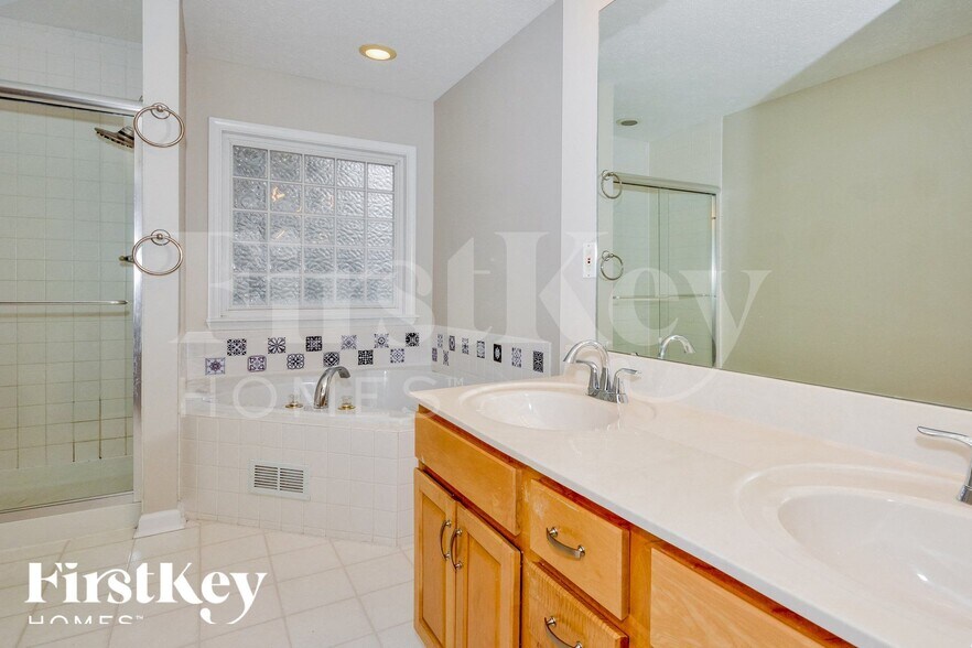 Building Photo - 7081 Village Oaks Dr