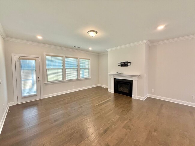 Building Photo - Stunning 5BD, 3BA Raleigh Home Within the ...