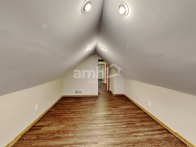 Building Photo - 2615 Heritage Lake Dr