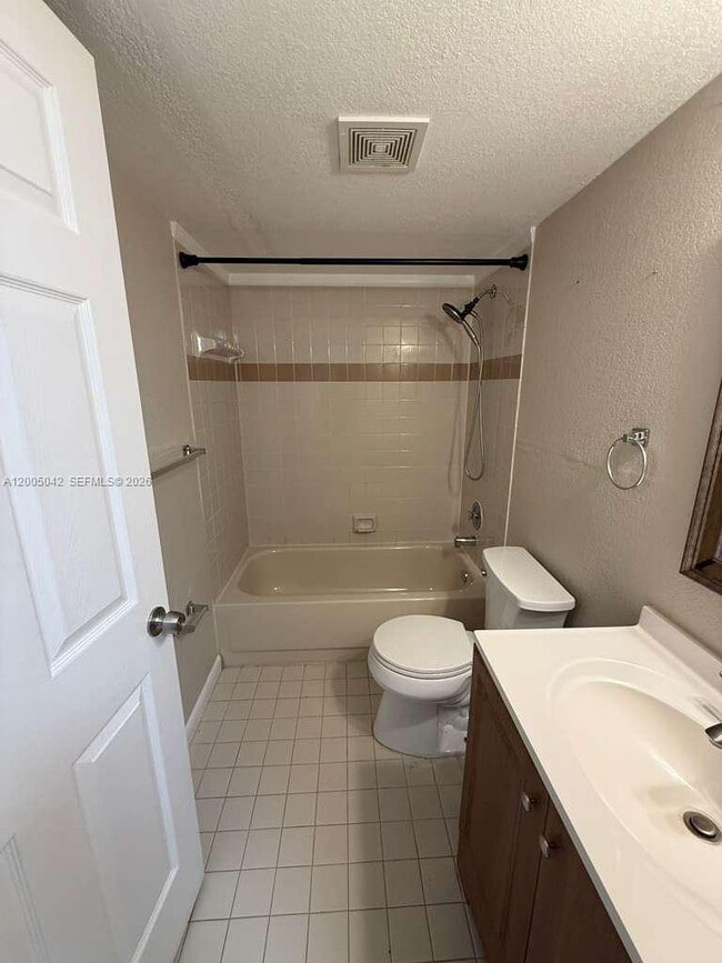 Building Photo - 1416 Meadows Cir W