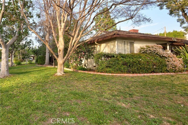 Building Photo - 2895 Woodlawn Ave