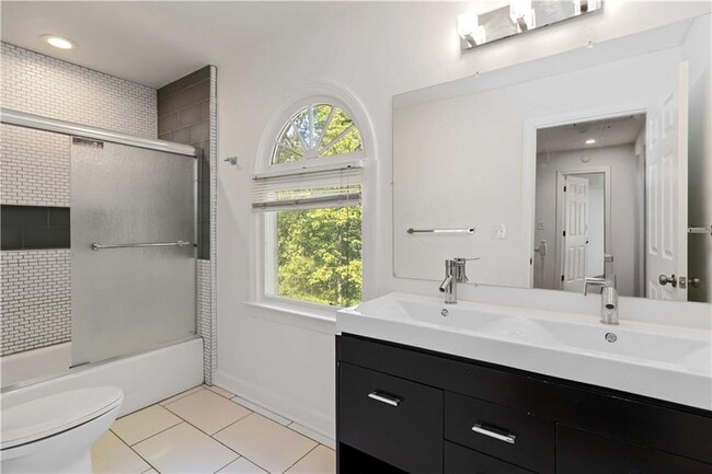 Building Photo - 2308 Defoors Ferry Rd NW