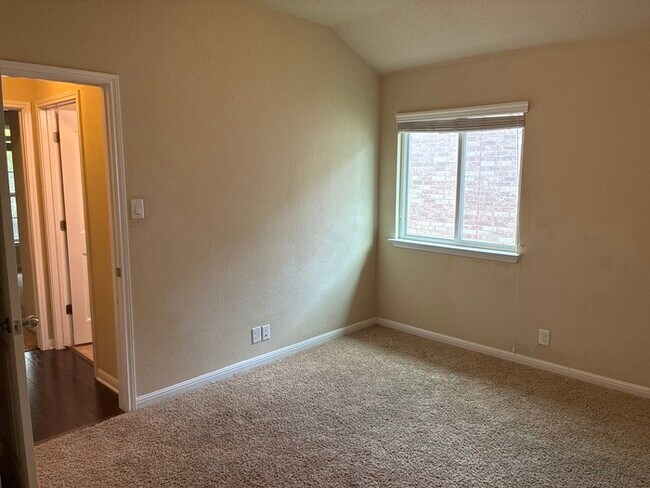 Building Photo - 3BR SFR • Tile Kitchen • Assigned Covered Parking • Austin